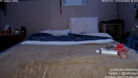 Snapshot of akabutt chatting on February 22, 2:39 am Alec online show from February 22, 2:39 am