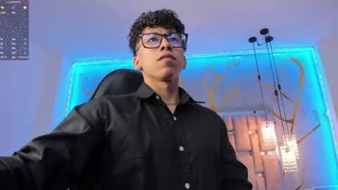 akazaboy online show from December 5, 3:59 am