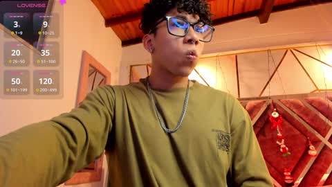 akazaboy online show from December 18, 4:09 am