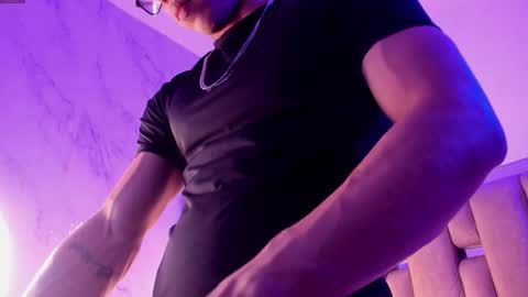 akazaboy online show from December 20, 5:25 am