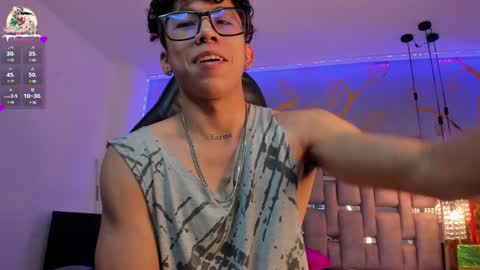 akazaboy online show from December 31, 7:29 pm