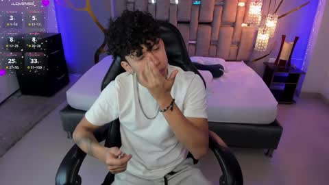 akazaboy online show from January 28, 4:18 am