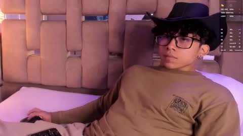 akazaboy online show from November 18, 4:38 am