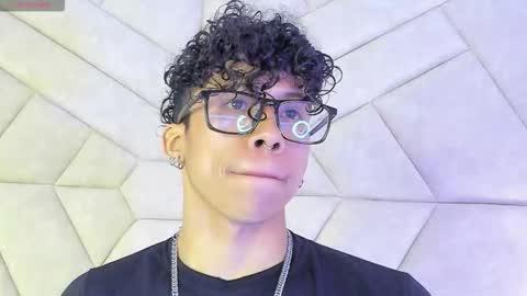 akazaboy online show from September 22, 4:23 am