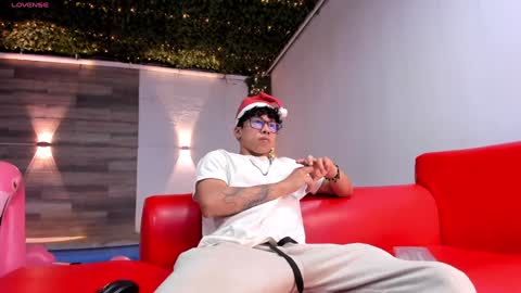 akazaboy online show from December 22, 5:12 am