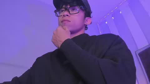 akazaboy online show from March 13, 4:53 am