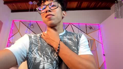 akazaboy online show from December 3, 4:24 am