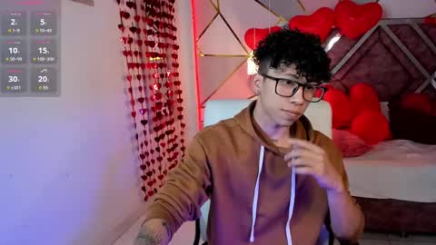 akazaboy online show from February 19, 4:44 am