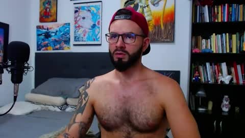 Snapshot of akiles_r chatting on October 10, 11:30 pm akiles online show from October 10, 11:30 pm