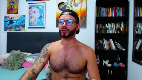 Snapshot of akiles_r chatting on January 8, 10:48 pm akiles online show from January 8, 10:48 pm