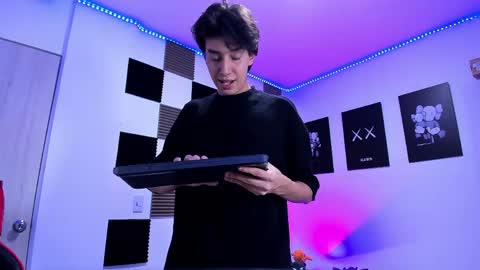 Alan Boy online show from April 20, 1:30 am