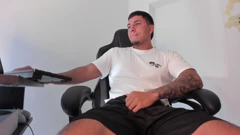 Snapshot of alan_muscle chatting on January 18, 4:53 pm Alan online show from January 18, 4:53 pm