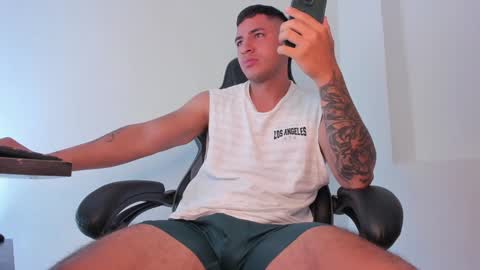 Snapshot of alan_muscle chatting on February 7, 7:06 pm Alan online show from February 7, 7:06 pm