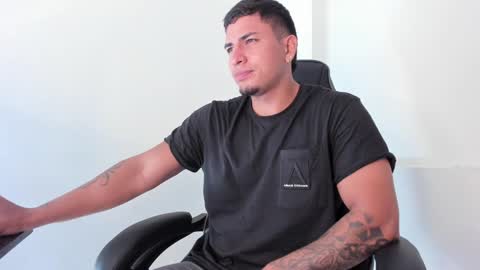 Snapshot of alan_muscle chatting on January 15, 6:54 am Alan online show from January 15, 6:54 am