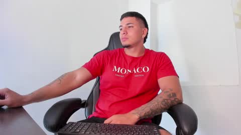 Snapshot of alan_muscle chatting on January 23, 5:45 am Alan online show from January 23, 5:45 am