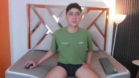 alantaylorr_ online show from April 7, 1:00 pm