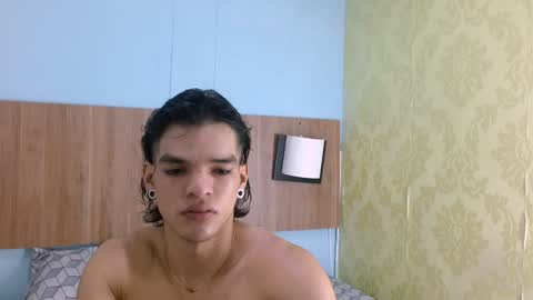 Snapshot of albertbernal69 chatting on January 21, 2:22 am Albert online show from January 21, 2:22 am