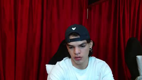 Snapshot of albertbernal69 chatting on March 5, 2:25 am Albert online show from March 5, 2:25 am