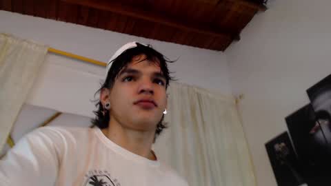 Snapshot of albertbernal69 chatting on February 7, 2:51 am Albert online show from February 7, 2:51 am