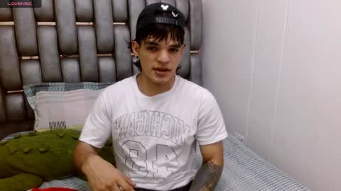 Snapshot of albertbernal69 chatting on December 24, 2:32 am Albert online show from December 24, 2:32 am