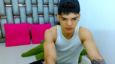 Snapshot of albertbernal69 chatting on December 6, 3:30 am Albert online show from December 6, 3:30 am
