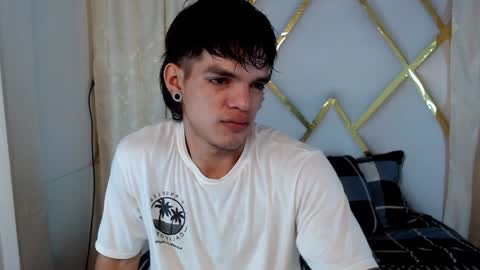 Snapshot of albertbernal69 chatting on December 23, 2:24 am Albert online show from December 23, 2:24 am