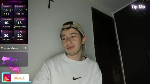 Snapshot of alecadrews_ chatting on February 11, 8:10 pm ALEC ANDREWS online show from February 11, 8:10 pm