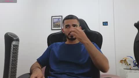 alejandroo_7 online show from July 10, 6:43 pm