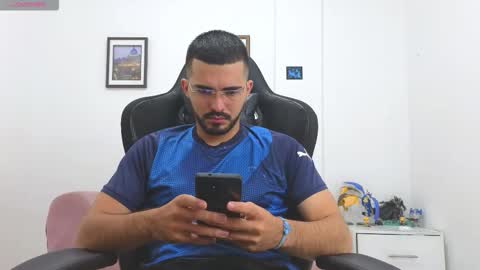 alejandroo_7 online show from January 8, 5:07 pm