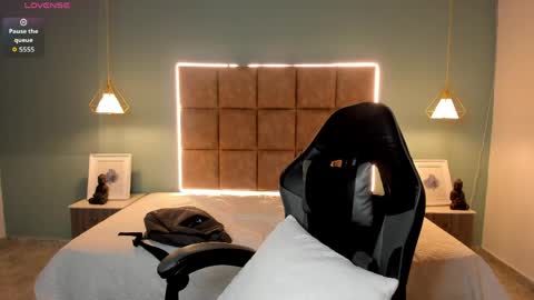 ALejoo Saenz online show from April 21, 3:34 am