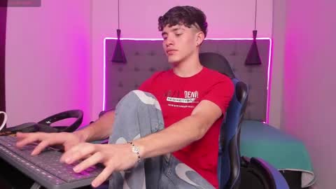 ALejoo Saenz online show from April 20, 4:31 pm