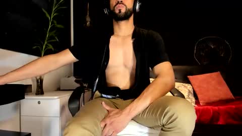 ALESSANDRO  WYE online show from November 18, 2:59 am