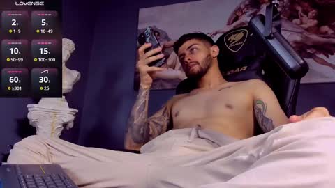 Snapshot of alessandro_duty chatting on March 7, 2:36 am Alessandro INDEPENDENT MODEL online show from March 7, 2:36 am