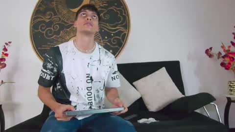 Alessio online show from December 13, 7:42 pm