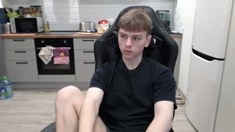 Snapshot of alex_gotcha chatting on December 22, 9:42 pm Alex online show from December 22, 9:42 pm