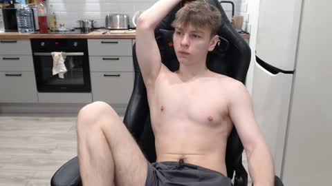 Snapshot of alex_gotcha chatting on December 7, 1:58 am Alex online show from December 7, 1:58 am
