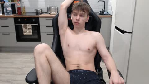 Snapshot of alex_gotcha chatting on December 8, 1:02 am Alex online show from December 8, 1:02 am