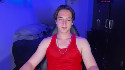 Snapshot of alex_smith0 chatting on September 20, 2:33 am     online show from September 20, 2:33 am