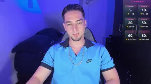 Snapshot of alex_smith0 chatting on October 8, 12:04 am     online show from October 8, 12:04 am