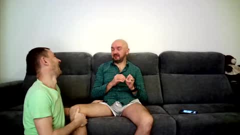 Snapshot of alex_tobey chatting on December 3, 4:57 am Alex and Tobey online show from December 3, 4:57 am