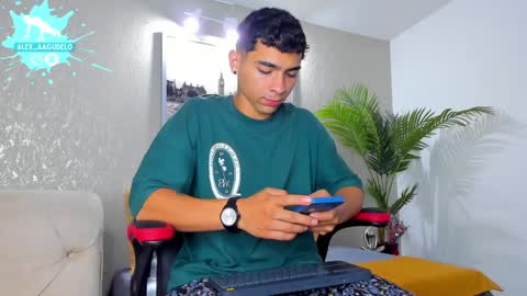 Snapshot of alex_zt chatting on January 9, 5:02 am x online show from January 9, 5:02 am