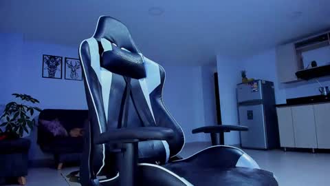 Snapshot of alexander_collin_ chatting on December 3, 10:51 pm Alex Collin online show from December 3, 10:51 pm