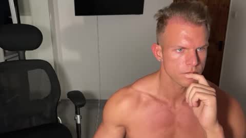 Snapshot of alexandersteelmuscle chatting on October 18, 6:35 pm Alexander Steel online show from October 18, 6:35 pm