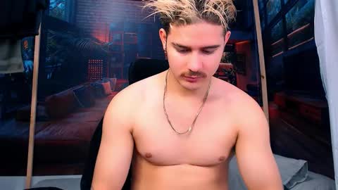 Snapshot of alexpierss chatting on October 16, 7:33 pm Alex online show from October 16, 7:33 pm