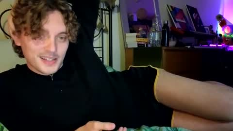 Snapshot of alexrhodesxxx chatting on December 5, 2:33 pm Alex online show from December 5, 2:33 pm