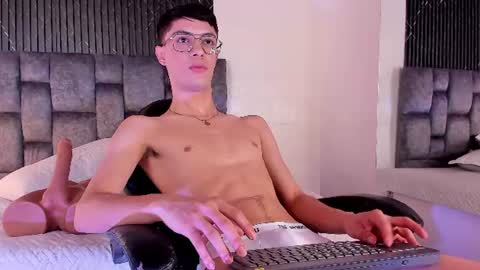 alexxus_smith online show from July 7, 6:00 pm