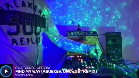 Snapshot of alien8720 chatting on September 11, 5:12 pm busco rockera online show from September 11, 5:12 pm