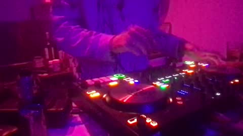 Snapshot of alien8720 chatting on January 28, 6:28 pm busco rockera online show from January 28, 6:28 pm