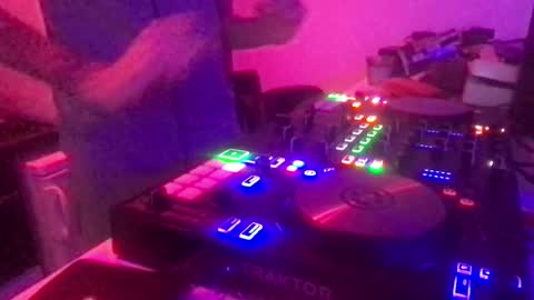 Snapshot of alien8720 chatting on December 4, 6:17 pm busco rockera online show from December 4, 6:17 pm