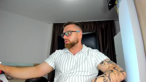 Alphaalexxx Lets reach Me 100 thumbs up online show from June 21, 7:52 pm